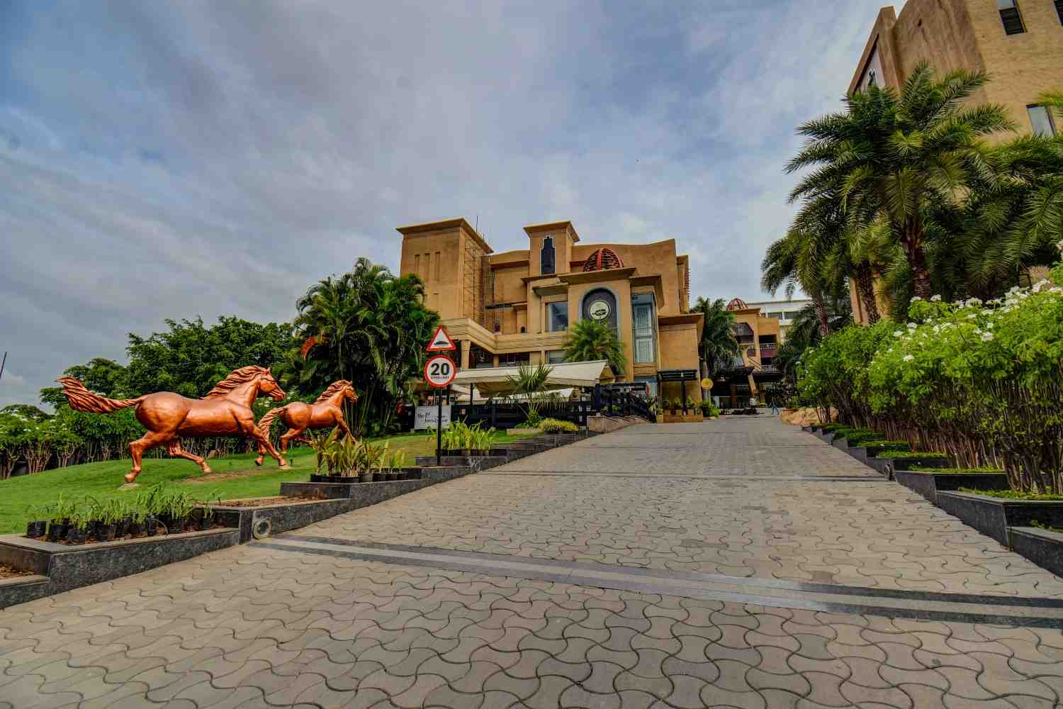 luxury resorts in pune