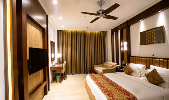 Deluxe rooms in Pune at Corinthians Pune Resort & Club